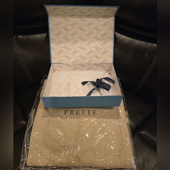 One In STOCK! Frette Luxe Luminescent Tweeds Savage Beige Throw Retail 2,950 Eur - Picture 7 of 13